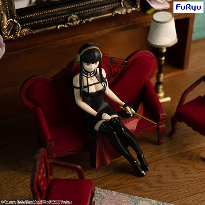 Spy X Family - Figurine Yor assise en Robe noire