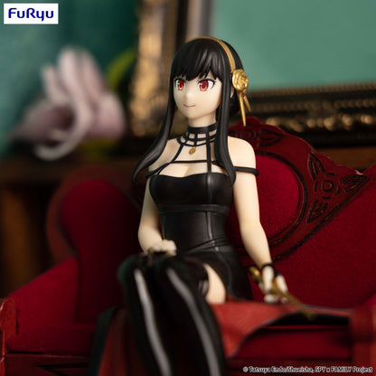 Spy X Family - Figurine Yor assise en Robe noire